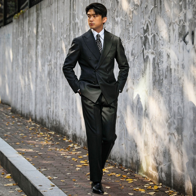 MADE BY RING JACKET (링마에등급) / ANDREA SEOUL H GRADE DOUBLE BREASTED SUITS(JACKET+PANTS) X ITALY, VITALE BARBERIS CANONICO 21MICRON (DRAPERS,5 STARS) CHARCOAL GREY (2 PLEATS)